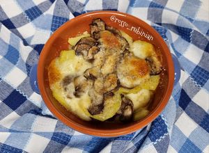 Foto di Patate e funghi in coccio