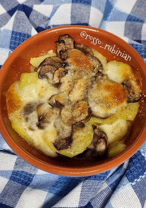 Foto di Patate e funghi in coccio
