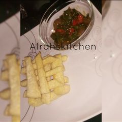 A picture of Fried yam and spinach sauce.