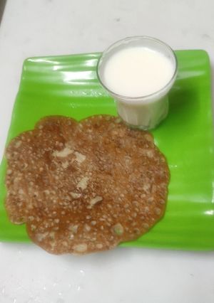 बाजरी घावण (Bajari Ghavan Recipe In Marathi) रेसिपी चे मुख्य फोटो 