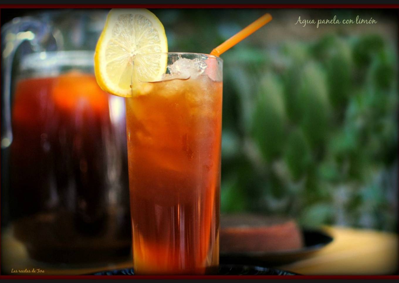 Agua panela con limón