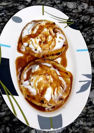 A picture of Grilled pineapple with vanilla icecream.
