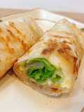 Bánh paratha cuộn xà lách & phomai
