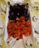 Endibias con crema de queso y tahini con semillas de sésamo negro