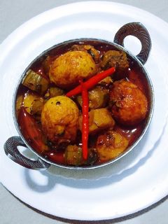 পটল ডিমের ডালনা(Potol dim er dalna recipe in Bengali) রেসিপির প্রধান ছবি