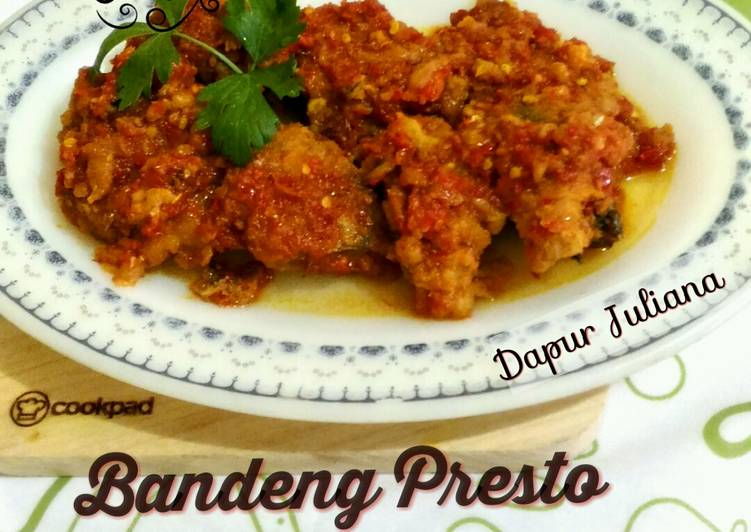 Langkah Membuat Bandeng Presto Masak Merah yang enak
