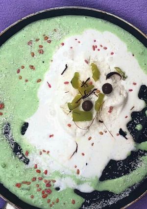 A picture of Coconut and parwal ice-cream with parwal sauce.