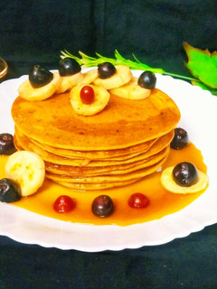 बनाना पैन केक(banana pan cake recipe in hindi) रेसिपी मुख्य फोटो