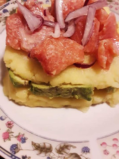 Una foto de Causa acevichada de trucha