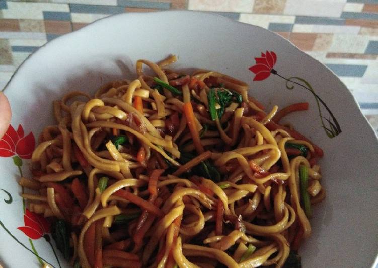 Cara Gampang Menyiapkan Mieh goreng sayur pake kecap, Lezat Sekali