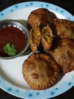 પીઝા કચોરી રેસીપી મુખ્ય ફોટો