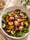 Ensalada de quinoa con arándanos secos, calabaza asada y cebolla caramelizada