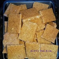 Crushed Peanut Chikki A picture of Crushed Peanut Chikki.