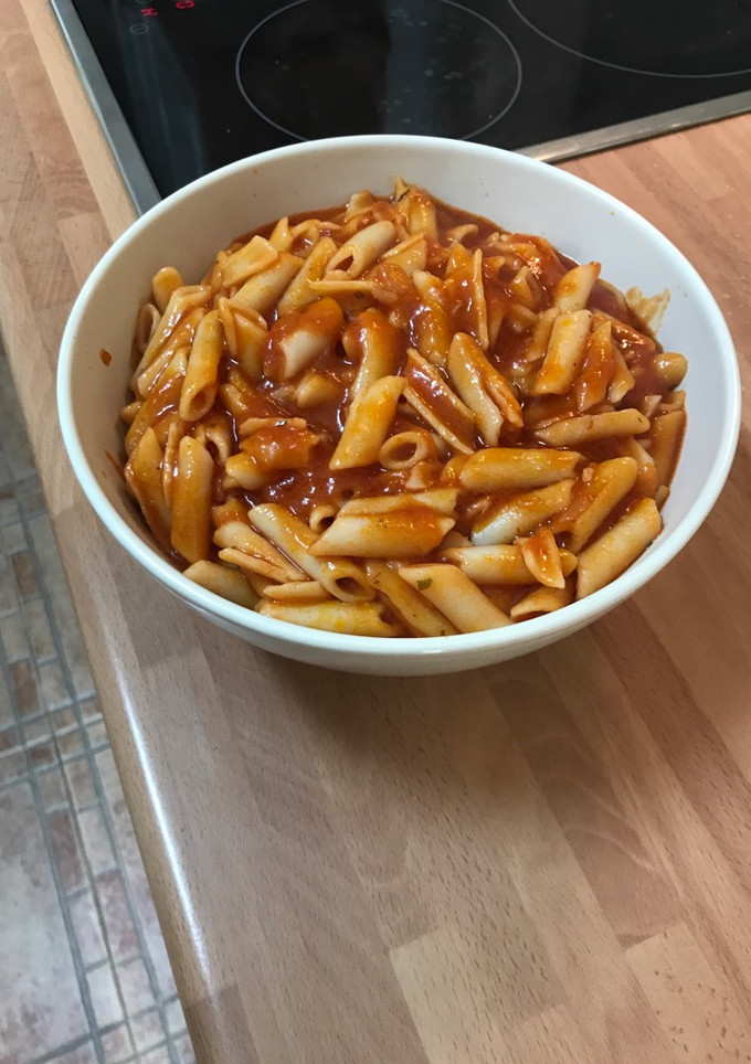 Una foto de Macarrones con tomate