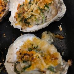 A picture of Oysters Rockefeller.