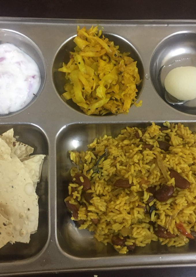 மதிய உணவு ராஜ்மா புலாவ் முட்டைக்கோஸ் பொரியல் தயிர் பச்சடி செய்முறை முக்கிய புகைப்படம்