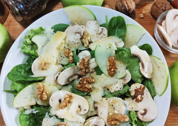 Ricetta di Veloce Insalatone champignon, mela verde, noci, parmigiano e miele