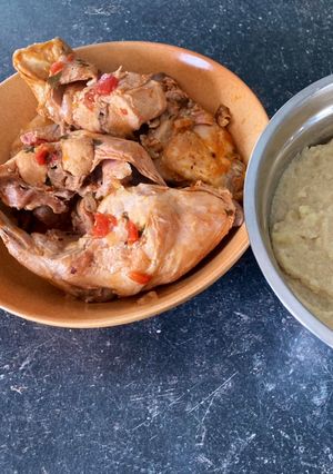 Une photo de Lapin en sauce tomates, olives & pruneaux