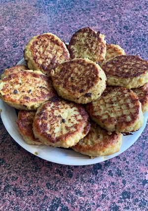 Фото Котлети з рибного фаршу із хека і рисом.