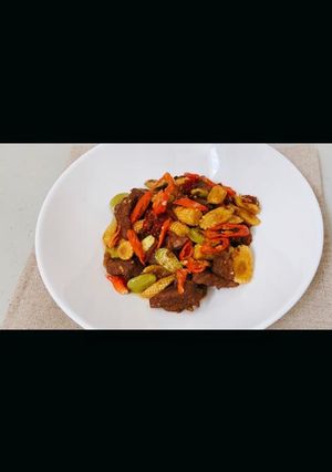 Foto resep Tumis Daging Sapi Spesial dengan Petai. Youtube : rasasuka