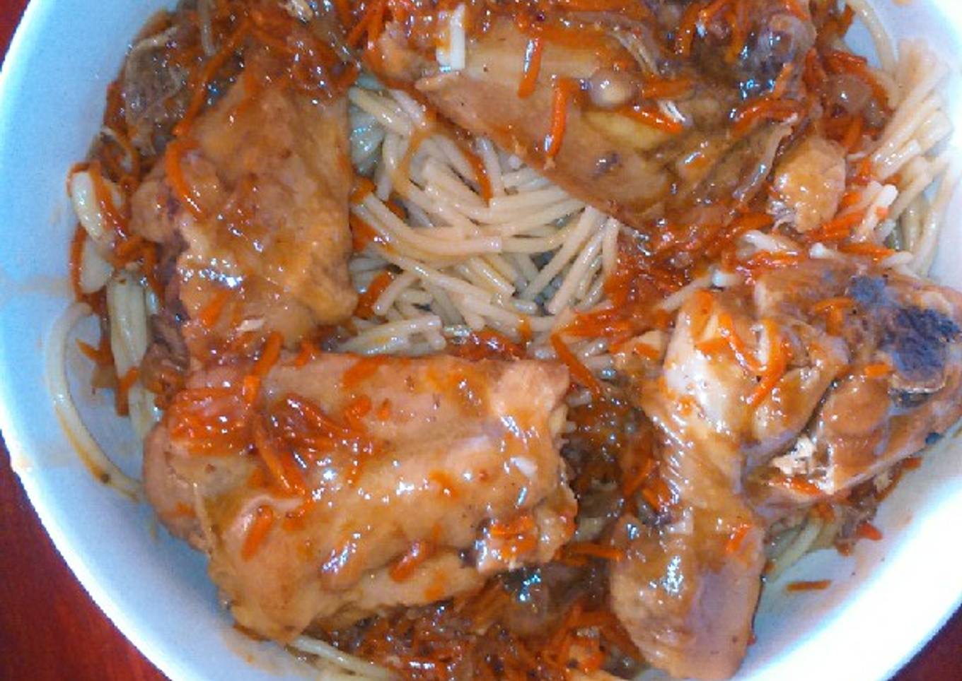 Pollo a la cerveza con fideuá (fideos cortitos)