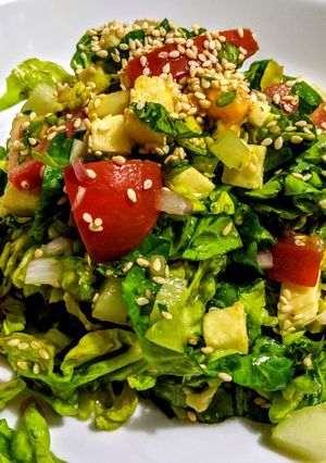 Una foto de ENSALADA🥗Fresca con Cilantro...!