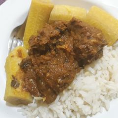 A picture of Rice with groundnut sauce and boiled plantain.