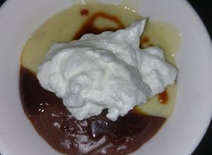 Una foto de Natilla de limón 🍋 y chocolate 🍫 a mi manera