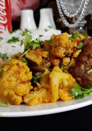A picture of Gobi, gosht and ublay Chawel.
