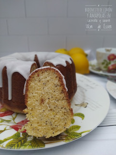 Una foto de Budín de limón y amapolas en cacerola y savarin 18 cm de Essen