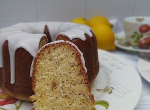 Una foto de Budín de limón y amapolas en cacerola y savarin 18 cm de Essen