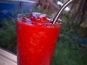 Una foto de malteada de frutilla