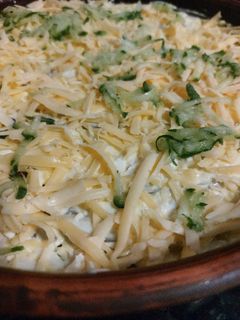 Фото Салат з солоними огірками і курячою печінкою.