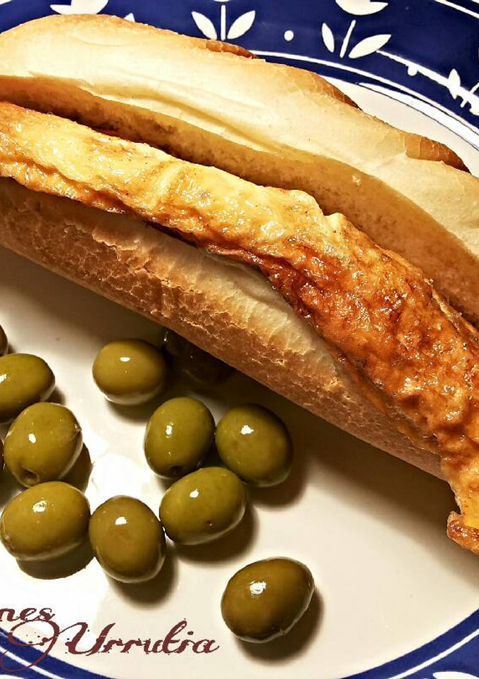 Una foto de Bocadillo de tortilla francesa a la mantequilla