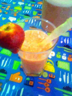 Una foto de Cóctel de frutas 🍊🍓🍈