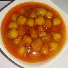 A picture of White chole.