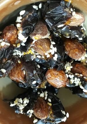 صورة لوصفة تمر باللوز والسمسم والعسل