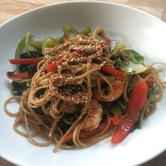 A picture of Easy Prawn and Veggie noodles.