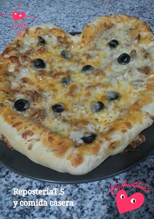 Foto principal de Pizza con los bordes de queso, con forma de corazón