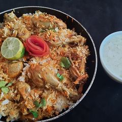 A picture of Chicken biryani.