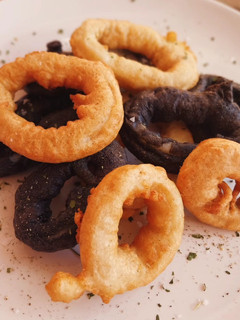 Una foto de Anillas de calamar en tempura