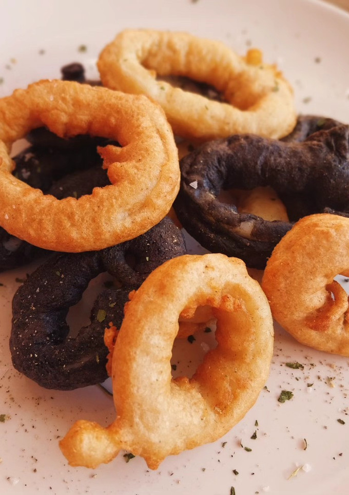 Una foto de Anillas de calamar en tempura