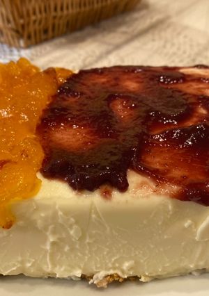 Una foto de Tarta de queso con mermelada