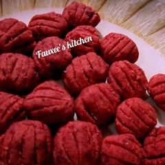 A picture of Red velvet short cookies.