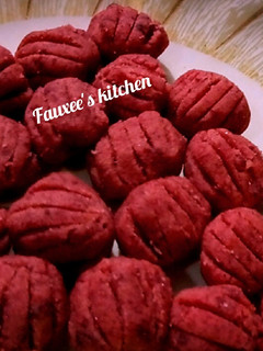 A picture of Red velvet short cookies.