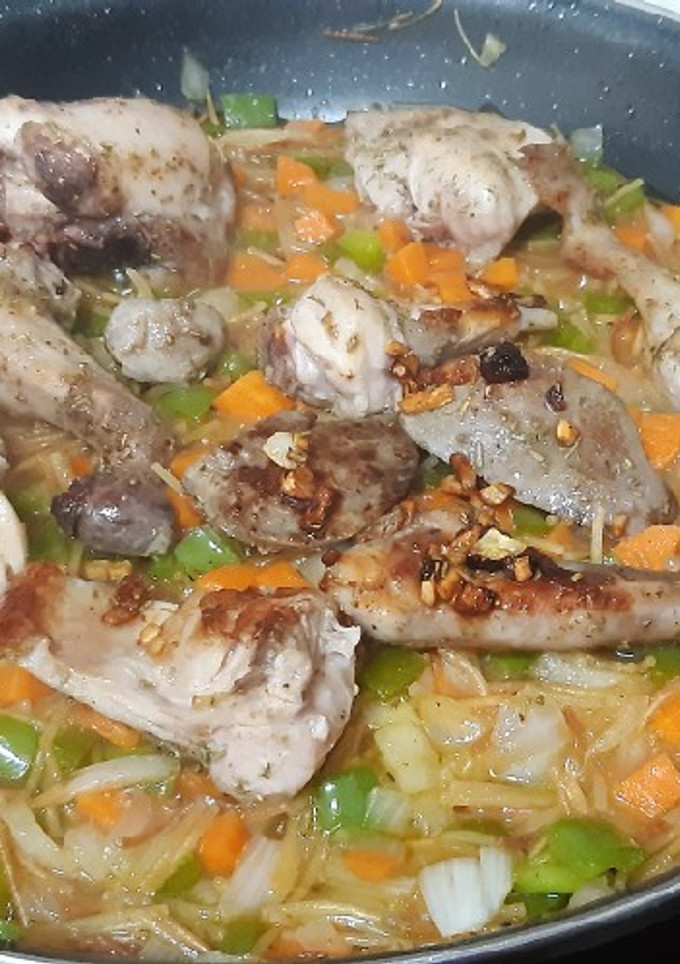 Una foto de Conejo con fideos