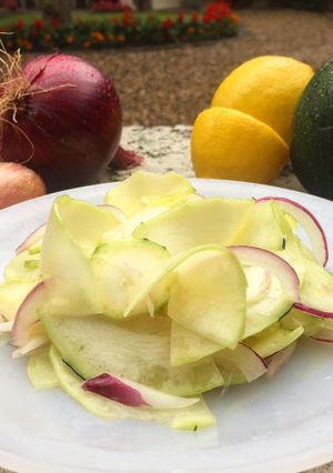 Une photo de Salade fraîcheur avec les légumes du potager 🥗🥒🍋