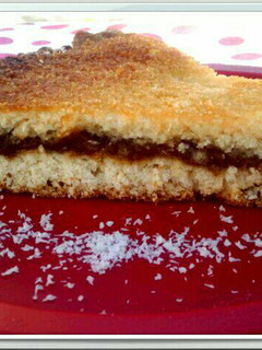 Una foto de Tarta de coco con dulce de leche