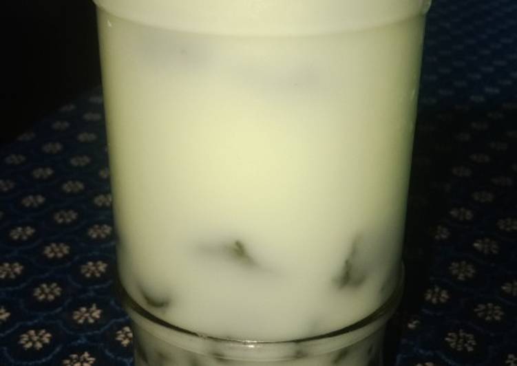 Bubble milk with marjan