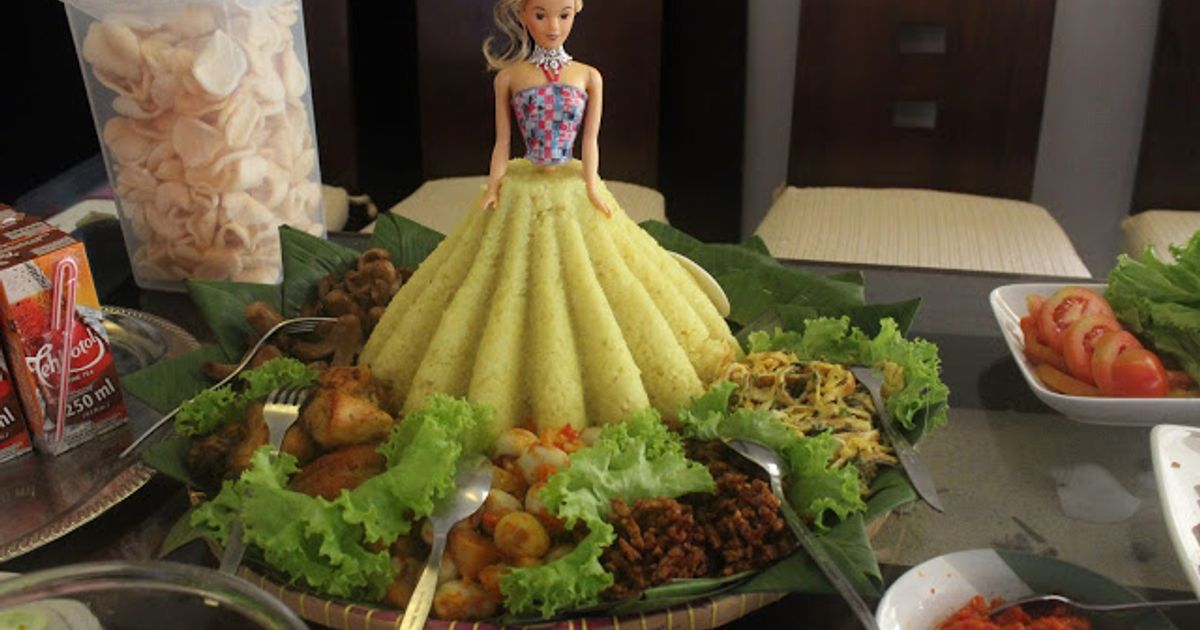 Tumpeng nasi kuning barbie dan lauk pauk